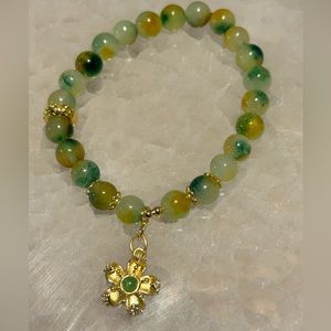 Green flower agate (dyed) with flower charm bracelet